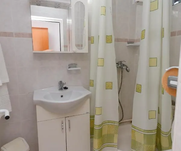 Pensiunea Adriana בית הארחה קוסטינסטי