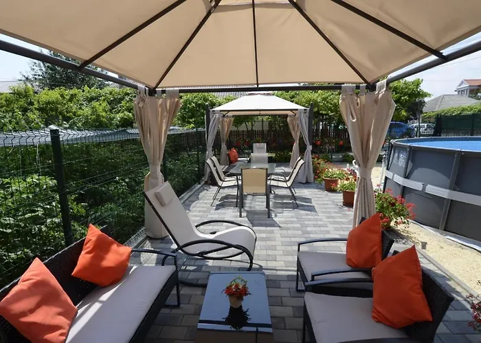 בית הארחה Pensiunea Adriana 3*