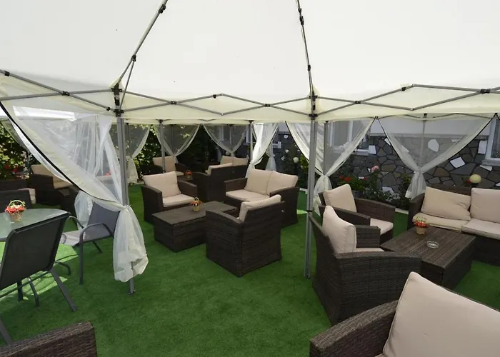 בית הארחה Pensiunea Adriana 3*